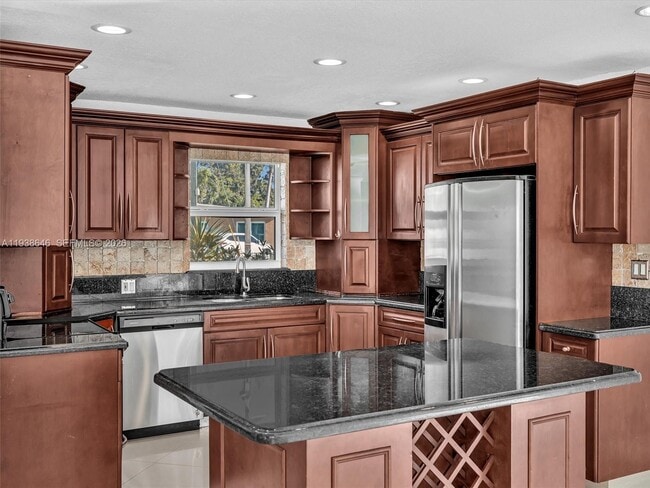 Building Photo - 4416 SW 35th Ave