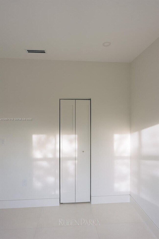 Building Photo - 8167 NW 108th Ct