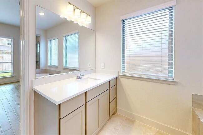 Building Photo - 624 Sand Branch Dr