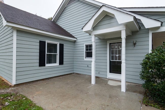 Building Photo - 2113 Tanglewood Rd
