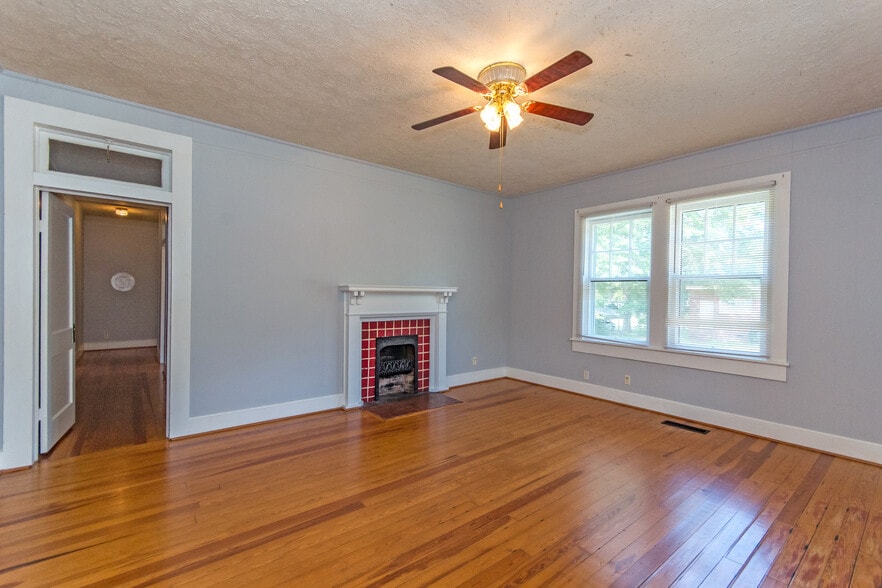 Living Room - 36 Forrest St