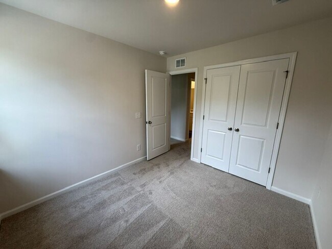 Building Photo - 463 Martins Creek Blvd