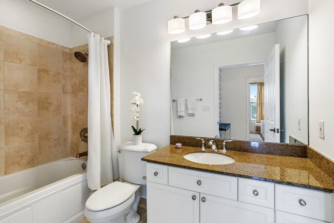 Building Photo - 3960 N Flagler Dr