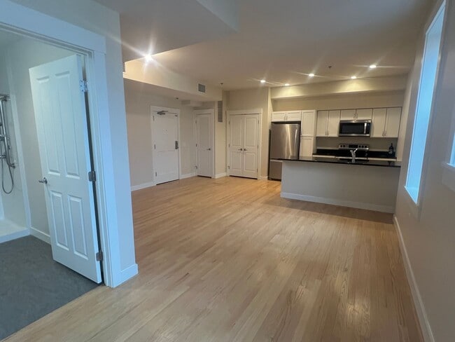 Building Photo - Putnam Hotel – $1,999 – 1 Bedroom/1 Bathroom, 690 SQ.FT. – UTILITIES INCLUDED, Available Immediately