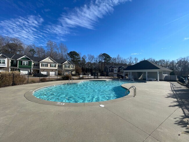 Building Photo - Great Location! 2 Story 3 Bedroom 1 Car-Garage End Unit Town Home with Community Pool  @ 55 James...