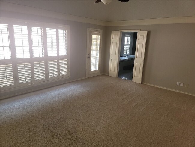 Building Photo - 5719 Encore Dr