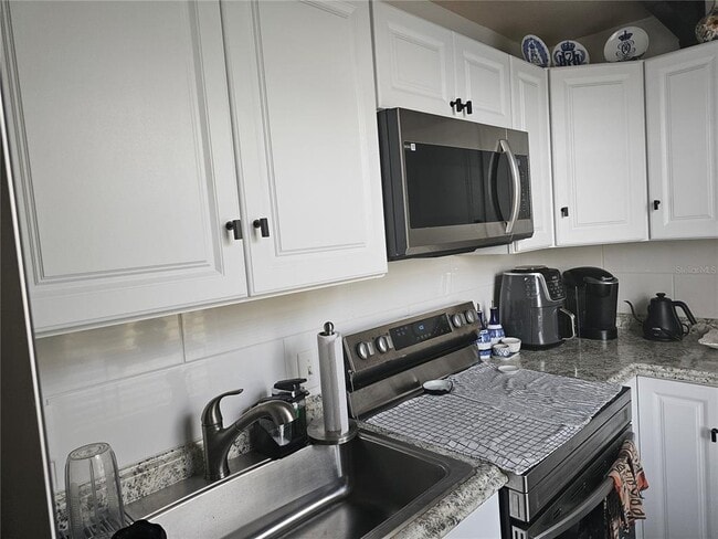 Building Photo - 915 Club Cir