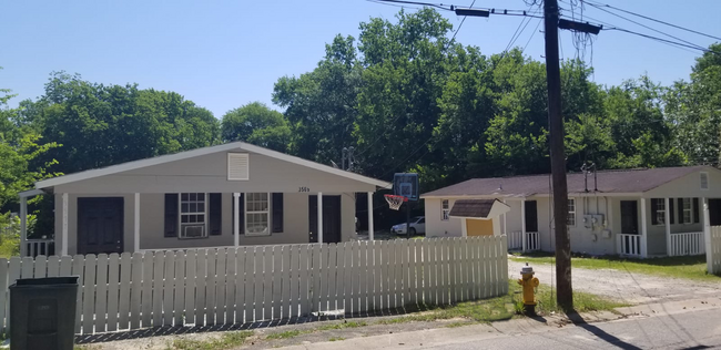 Primary Photo - 3569 Thorpe St