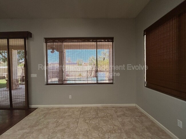 Building Photo - 774 E Maria Ln