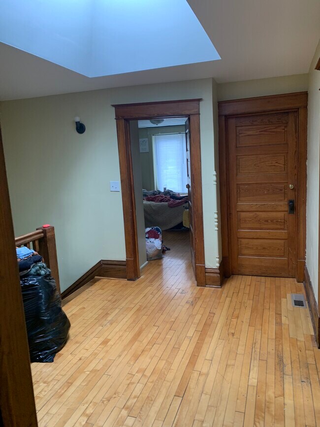 Building Photo - 409 E Cherry St