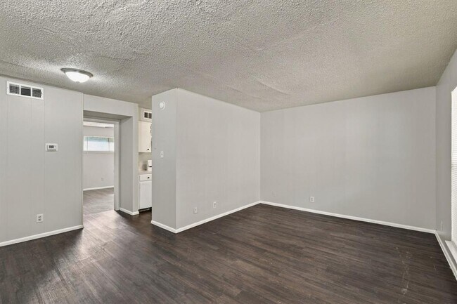 Building Photo - 2319 Greenfield Pkwy