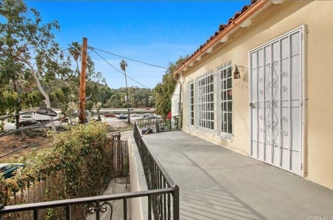 Building Photo - 2338 N Cahuenga Blvd