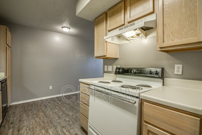 Building Photo - 5330 Kenosha Ave