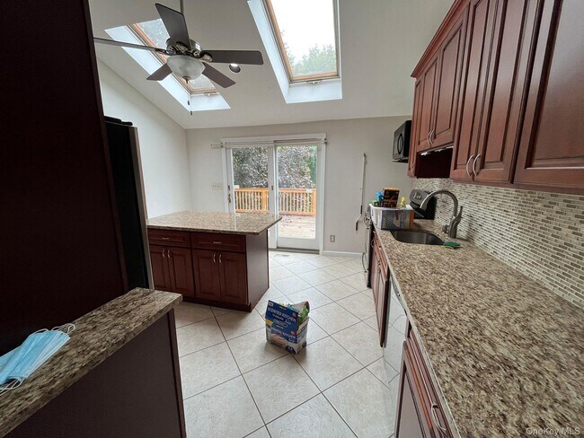Building Photo - 4 Rosemont Dr