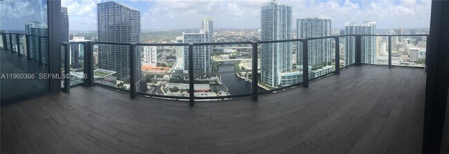 Building Photo - 68 SE 6th St