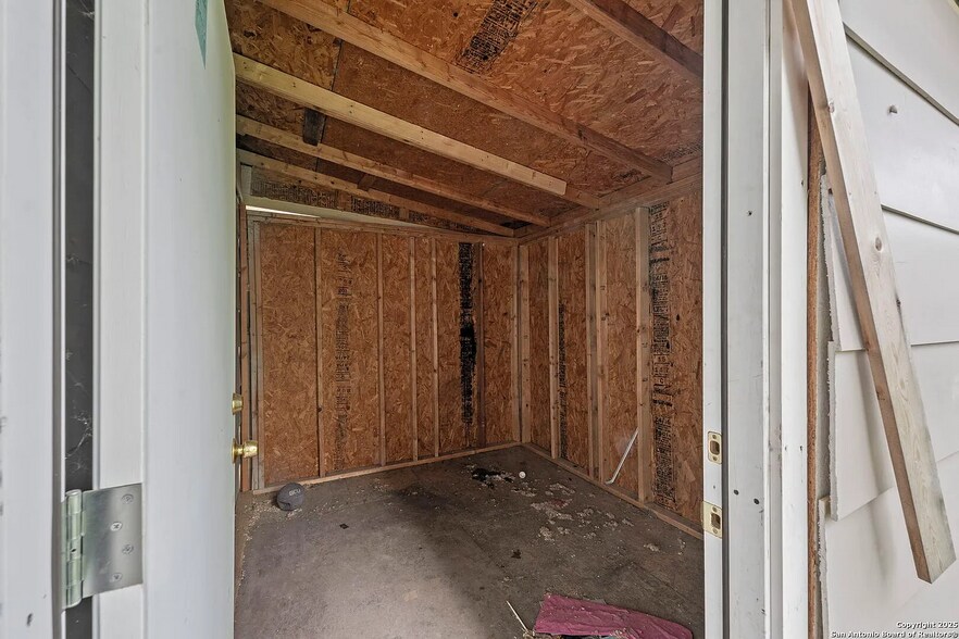 Building Photo - 8831 Hunters Creek St