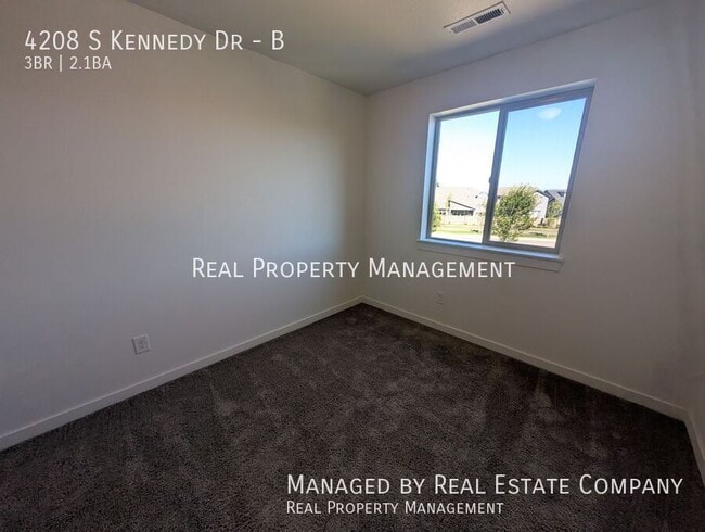 Building Photo - 4208 S Kennedy Dr