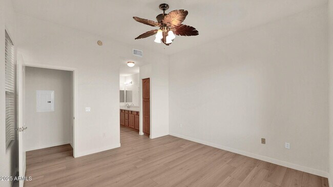 Building Photo - 7027 N Scottsdale Rd