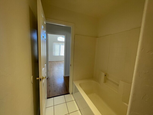 Building Photo - Charming Corner Lot - 4 Bedroom/ 2 Bathroom