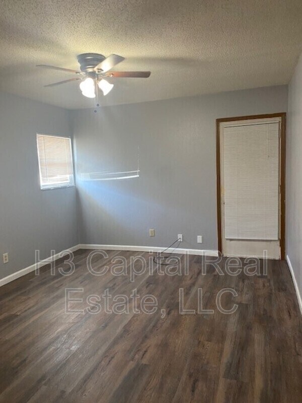 Building Photo - 117 S Main St