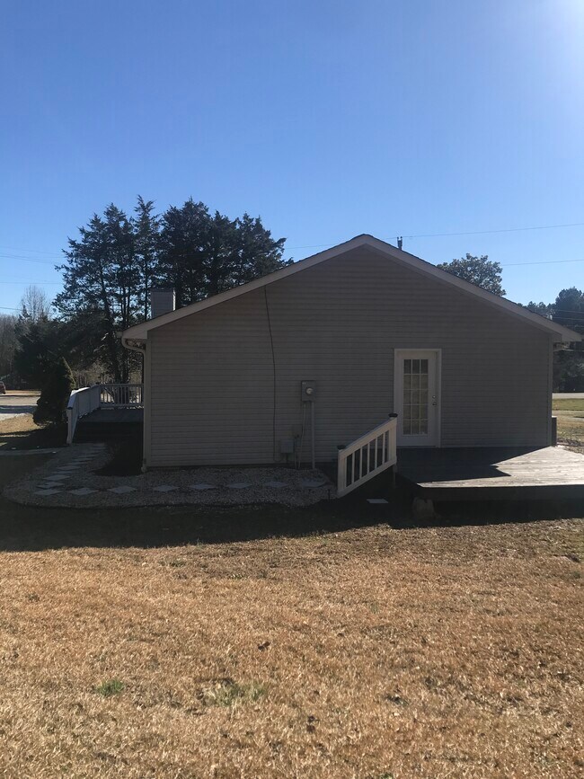 Building Photo - 1619 Cedar Rock Church Rd