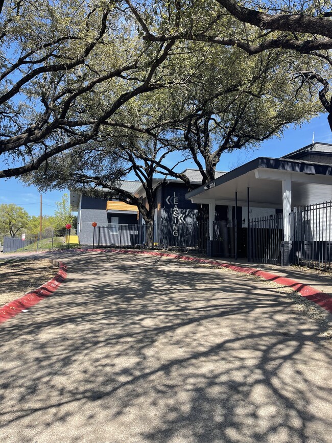 Building Photo - La Madera Apartment Homes