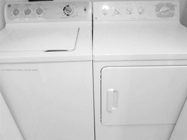 Building Photo - 3880 N Hwy A1A