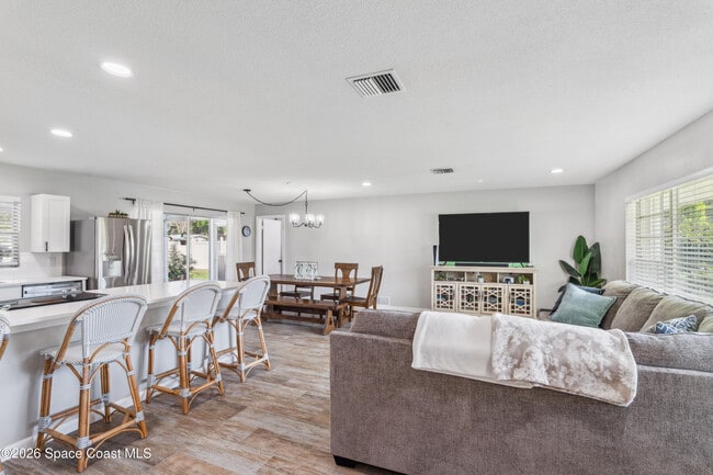 Building Photo - 591 Ponderosa St