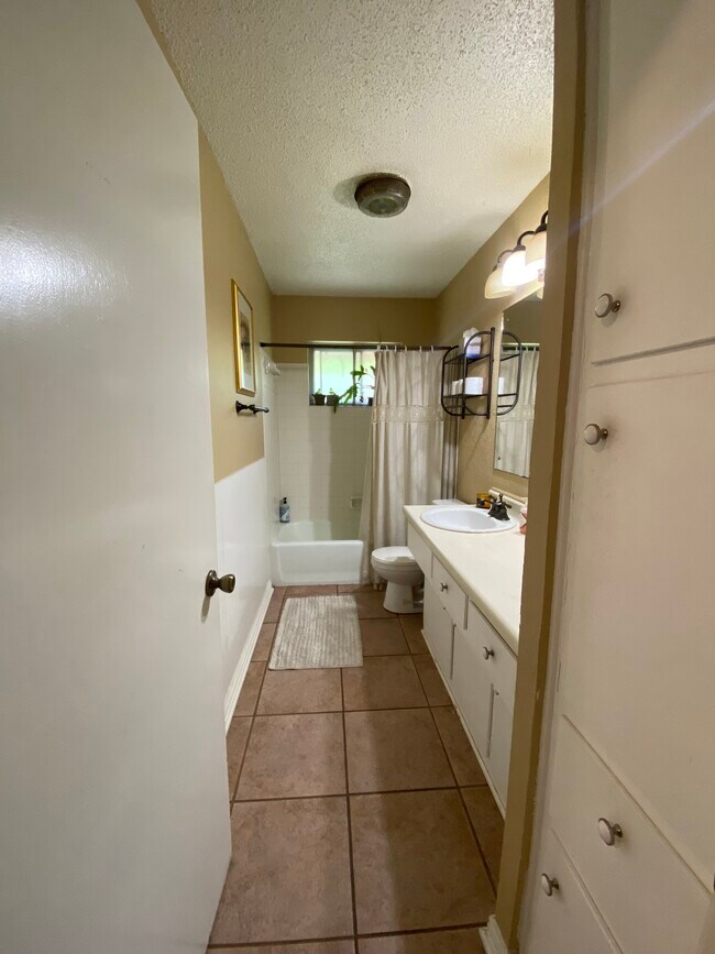 Building Photo - 2512 Berwyn Cir