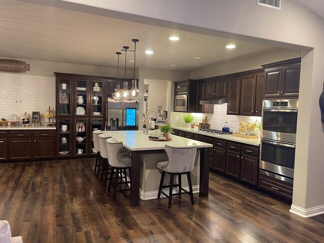 Building Photo - Awesome Property