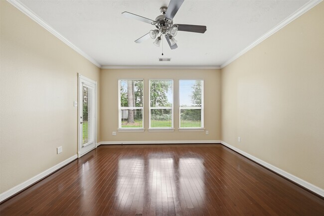 Building Photo - 25203 Oak Villa Dr