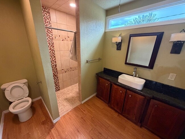 Building Photo - 934 Flagstone Dr