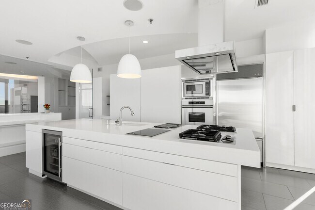 Building Photo - 3338 Peachtree Rd NE