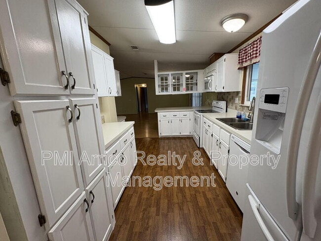 Building Photo - 616 Klickety Klak Ln