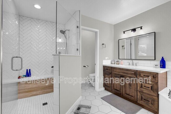 Building Photo - 809 S Lagoon Dr
