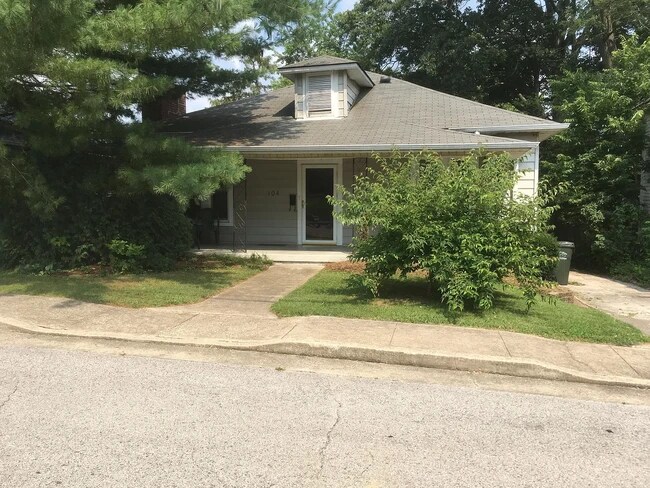 Primary Photo - 104 S Walnut St