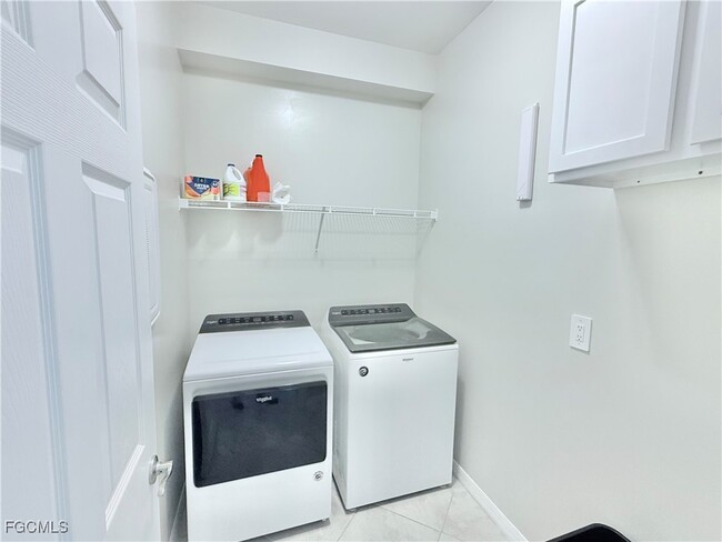 Building Photo - 3029 Royal Gardens Ave