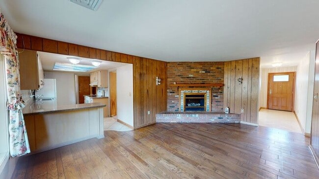 Building Photo - 539 E Rahn Rd