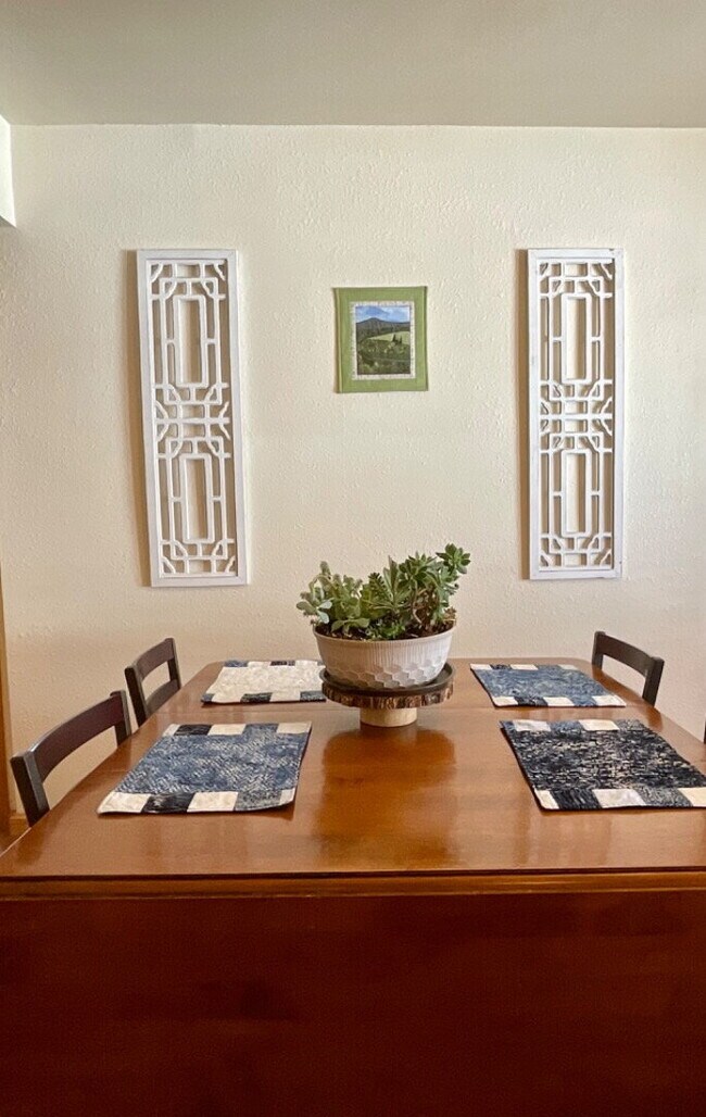 Building Photo - Charming 2-Bedroom Corner Lot Home with Be...