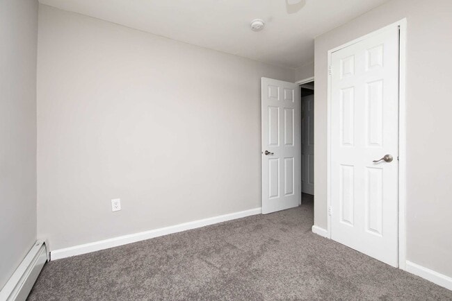Building Photo - Oak Gardens Apartments