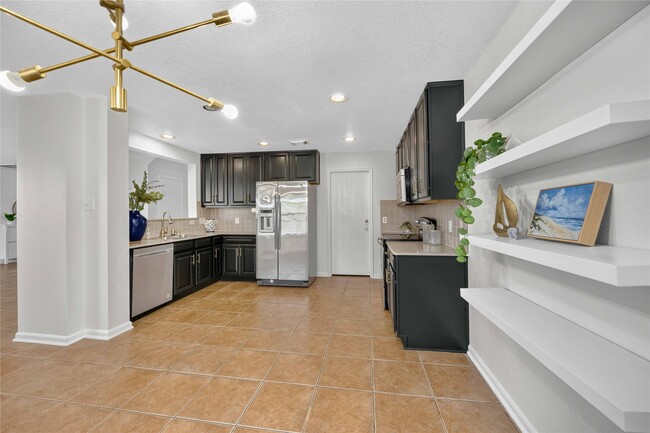 Building Photo - 14123 Autumn Ridge Trail Dr