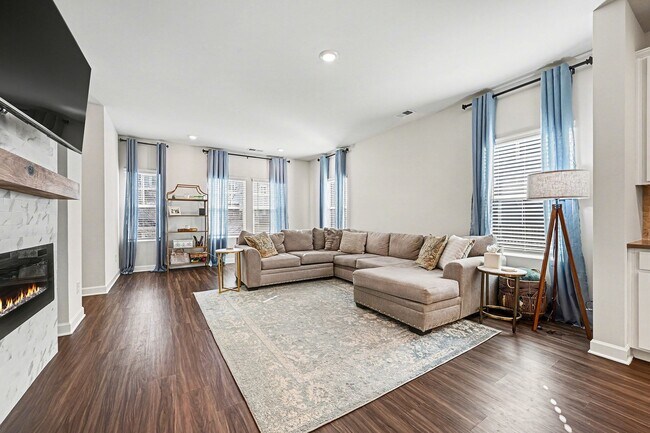 Building Photo - 4012 Yucca Aly
