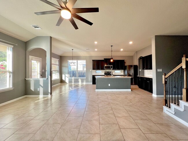 Building Photo - Gorgeous and spacious 4 bed 3.5 bath in Ka...
