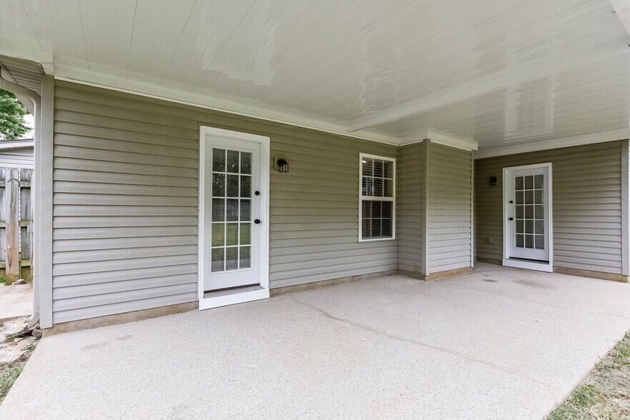 Building Photo - 3932 Rock Creek Dr
