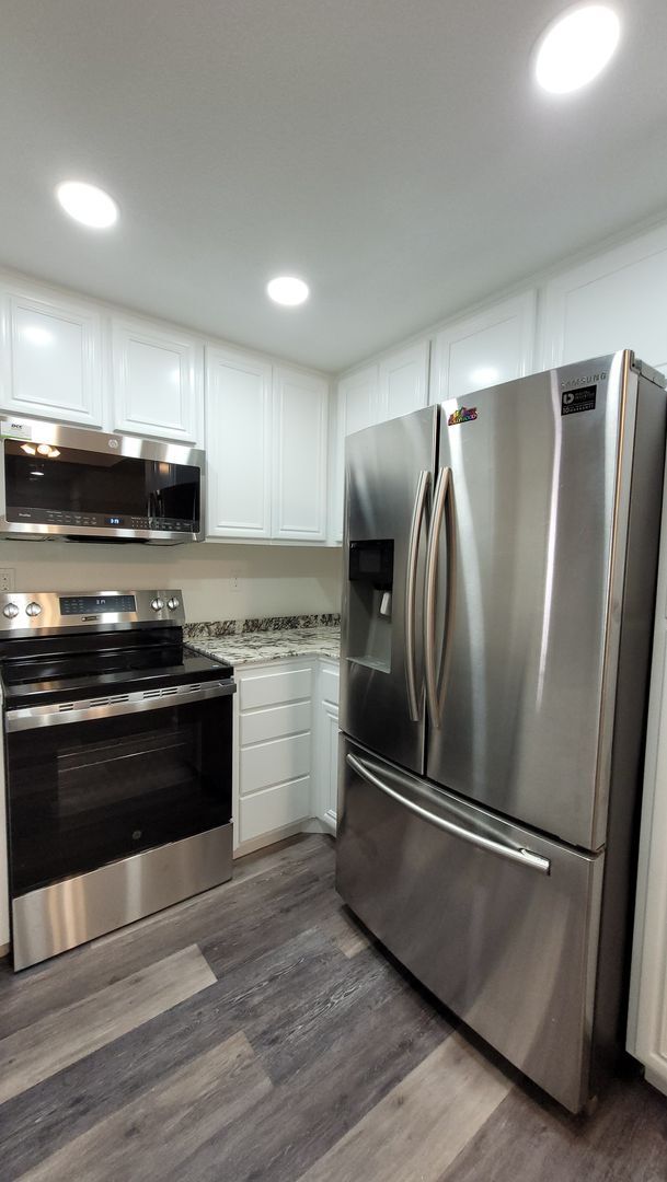 Building Photo - River Colony townhome - centrally located