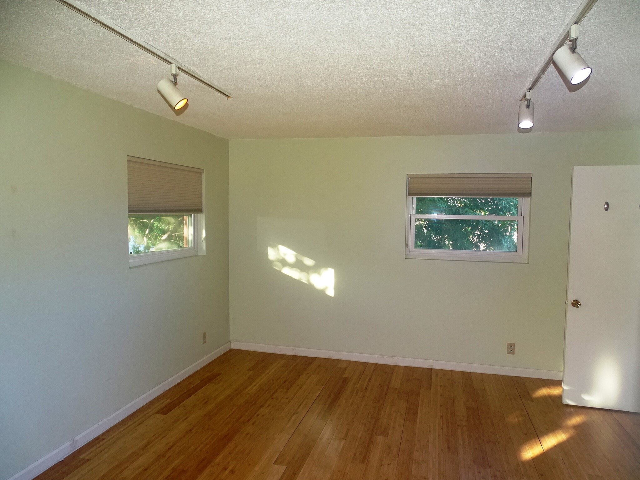 Room for Rent - 6104 Lockhurst Dr