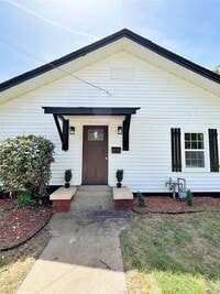 Building Photo - Remodeled 2 Bedroom, 2 Bath Home Reay for New Tenants- Lots of Storage- Near Historic Riverside- ...