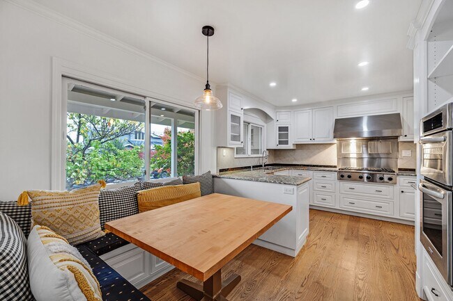 Building Photo - Stunning San Carlos 5 bedroom 4 bathroom H...