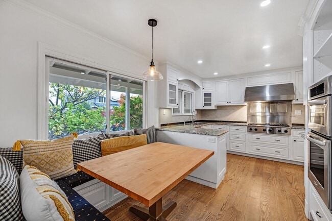 Building Photo - Stunning San Carlos 5 bedroom 4 bathroom House Available now