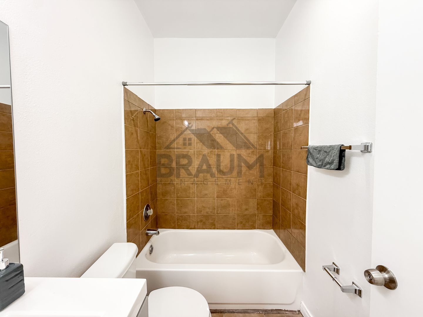 Building Photo - 11459 Collins St